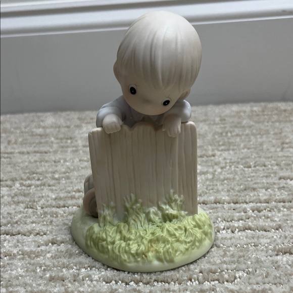 Precious Moments It May Be Greener, But It’s Just As Hard To Cut Figurine 1995 - Picture 1 of 5
